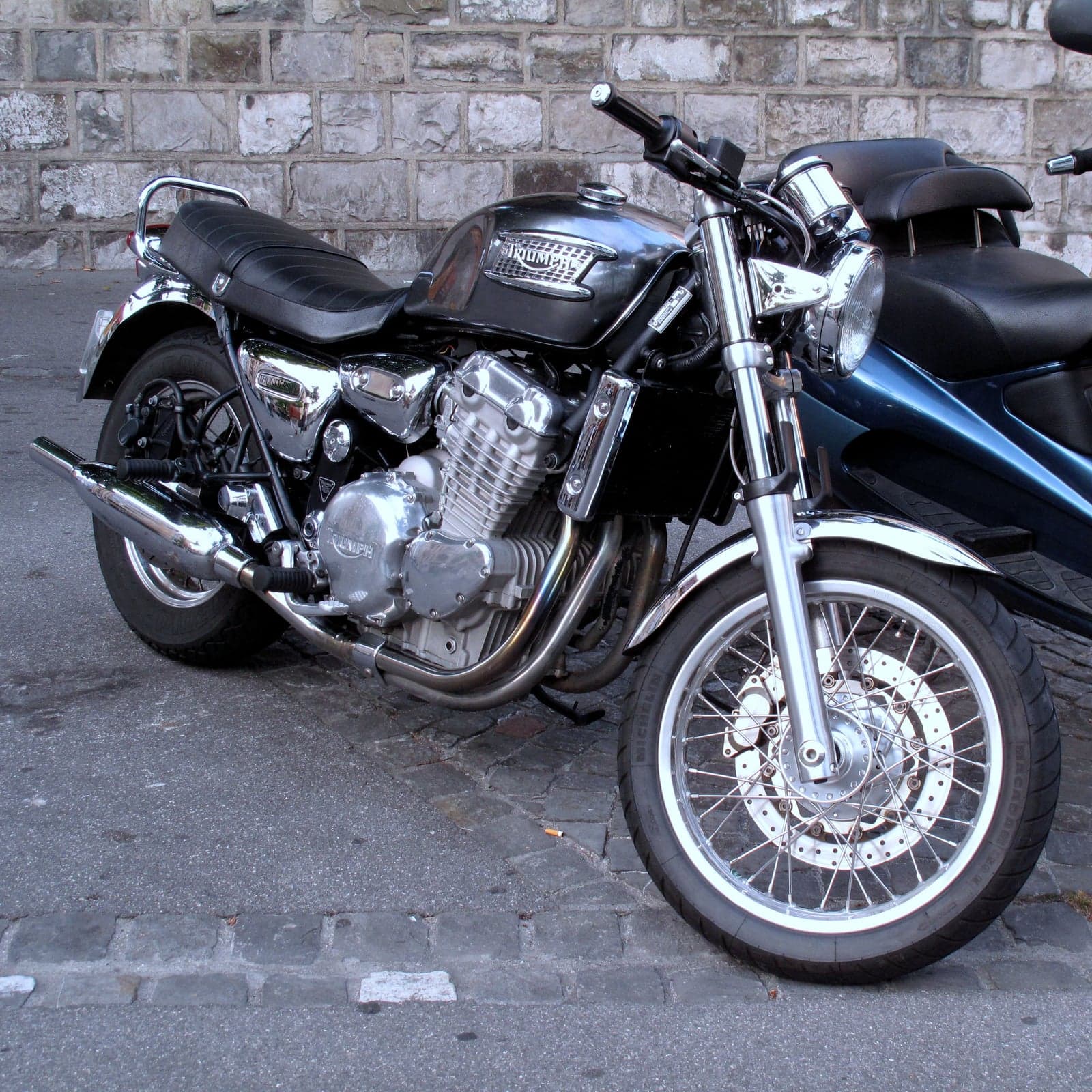 Royal Enfield Classic 350, street parked