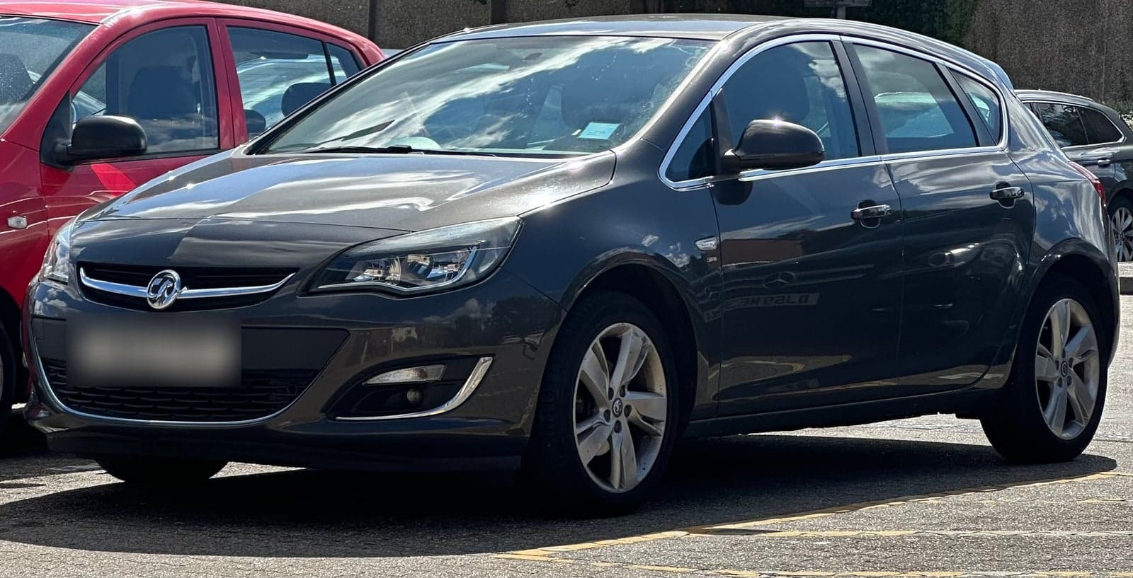 Tata Tiago XZ side profile
